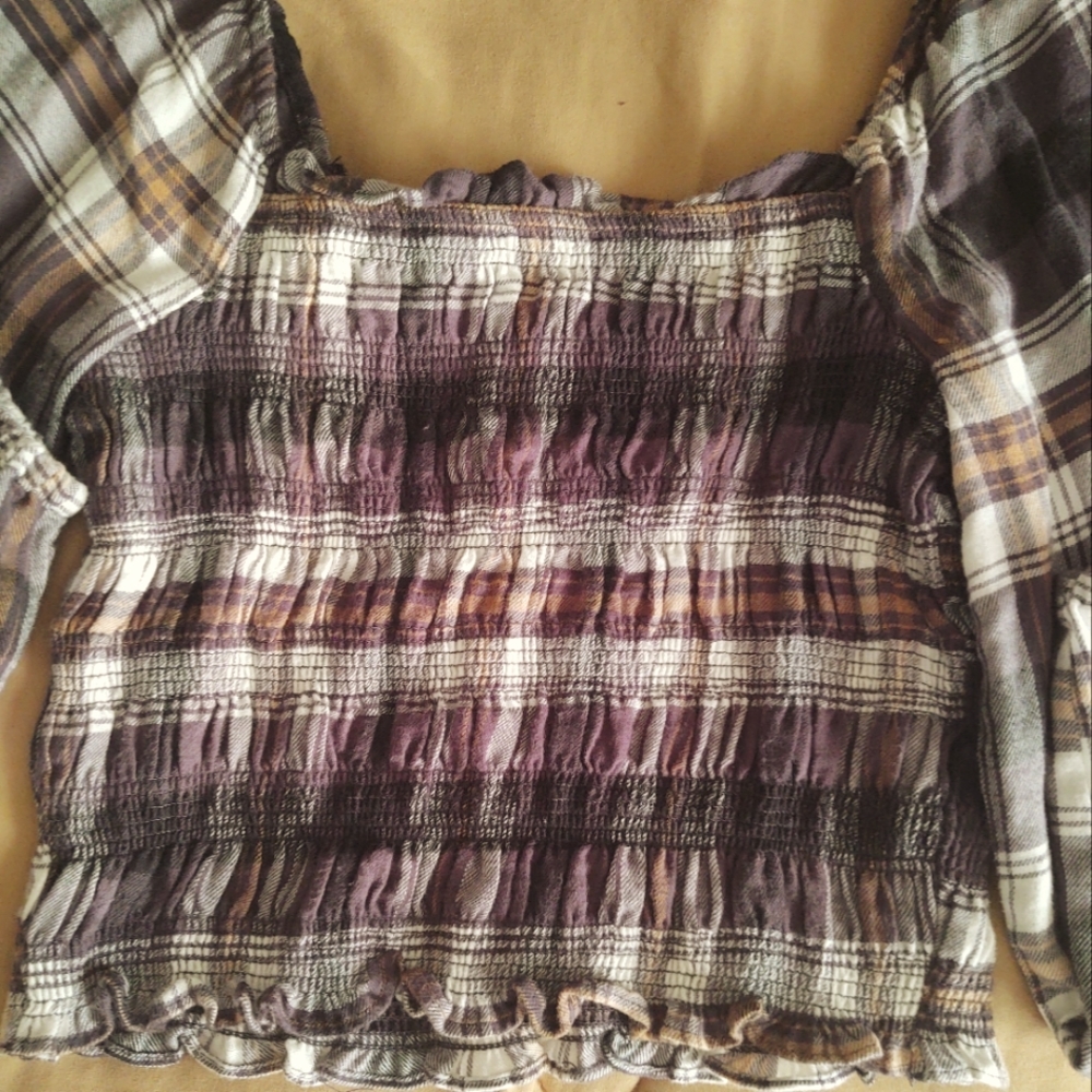 SOLD.   Juniors Girl's Long Sleeve Plaid Crop Top